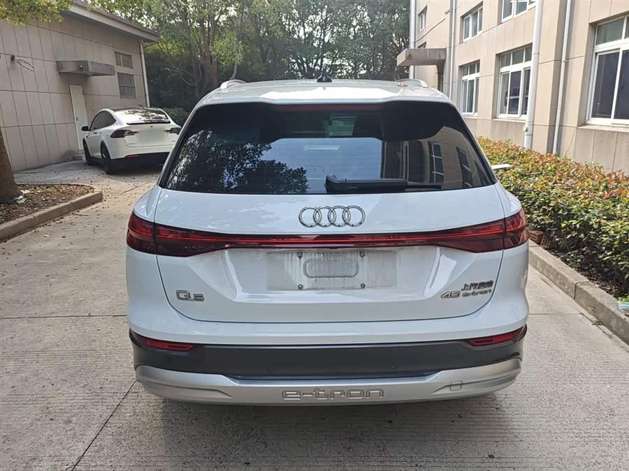 Audi Q5 e-tron 2023 #7 Audi Q5 e-tron 2023 صورة سيارة #7