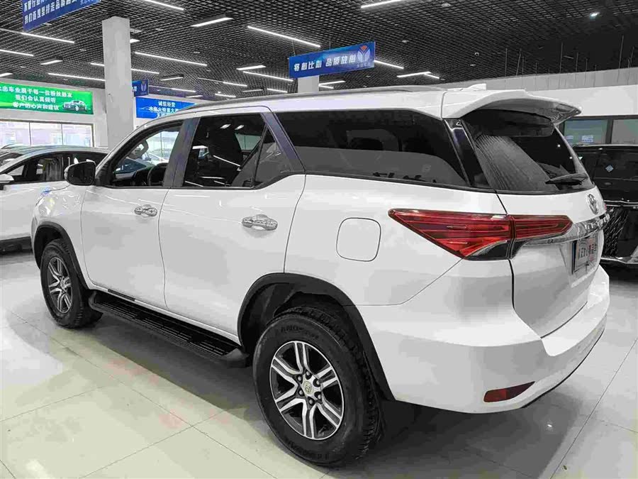 Toyota Fortuner 2017 immagine di auto #7