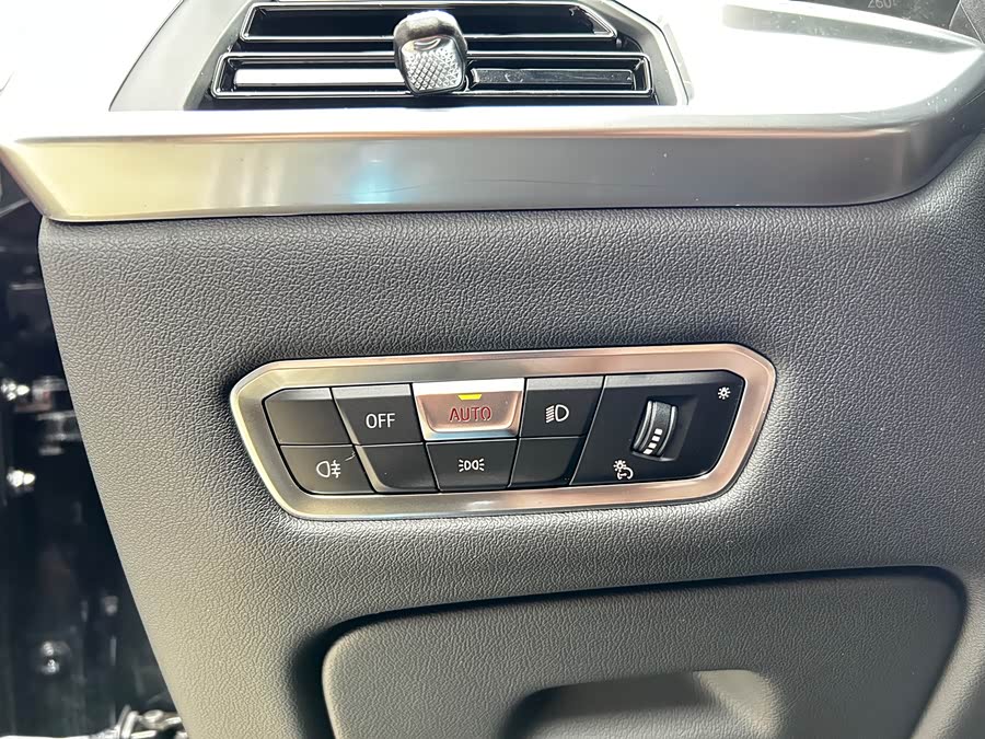 BMW X7 2023 car image #7