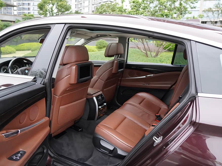 BMW 5 Series GT 2010 immagine di auto #7