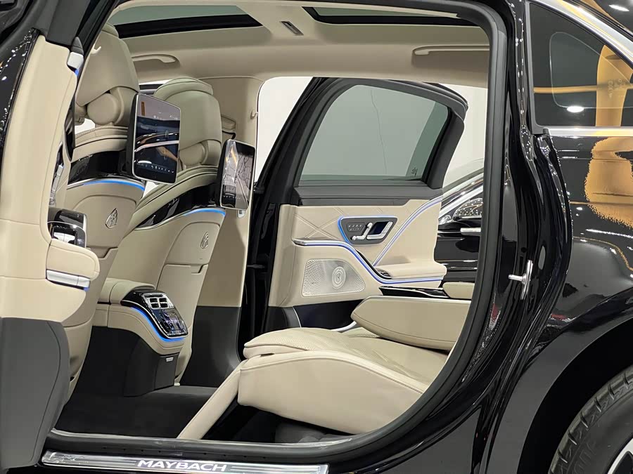 Mercedes-Benz Maybach S Class 2025 car image #7