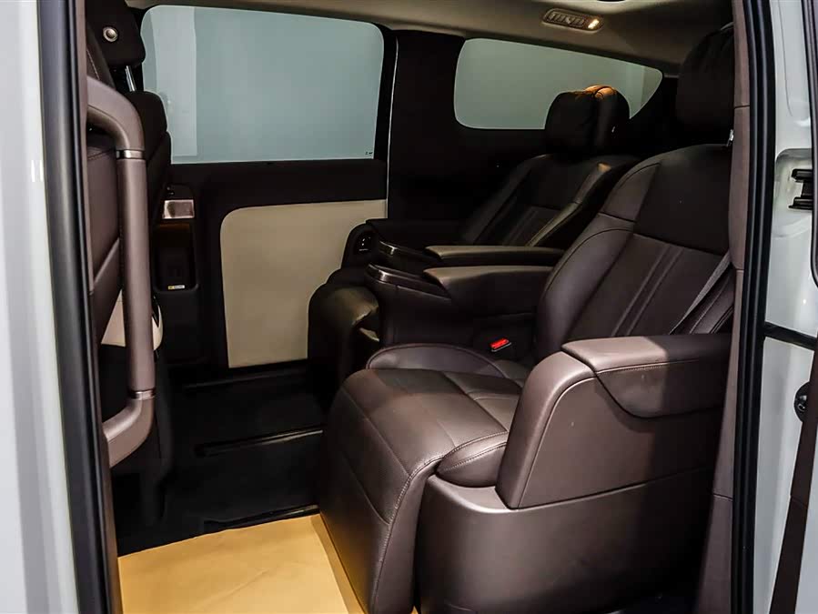 理想汽车 理想MEGA 2024 汽车图片 #7