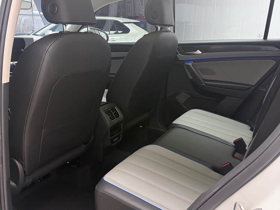 Volkswagen Tayron GTE 2022 car image #7