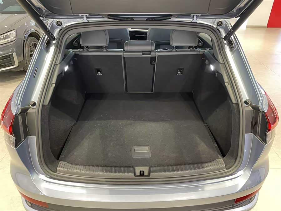 Audi Q4 e-tron 2023 immagine di auto #7