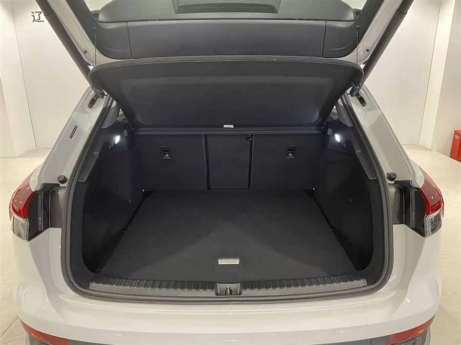 Audi Q4 e-tron 2023 صورة سيارة #7