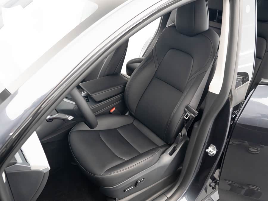 Tesla Model Y 2024 car image #7