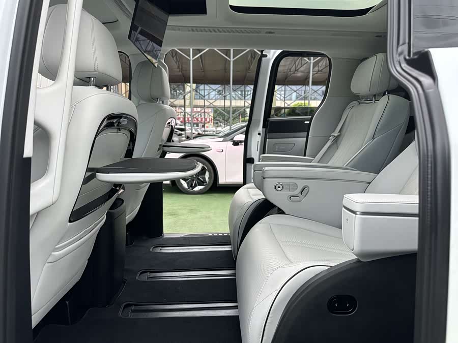 Xpeng X9 2024 immagine di auto #7