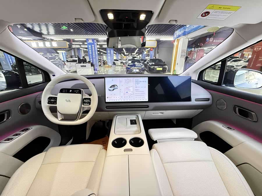 Li i8 2025 image de voiture #7