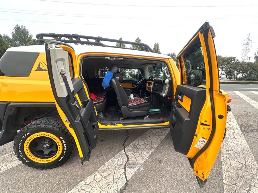 Toyota FJ Cruiser 2011 immagine di auto #7