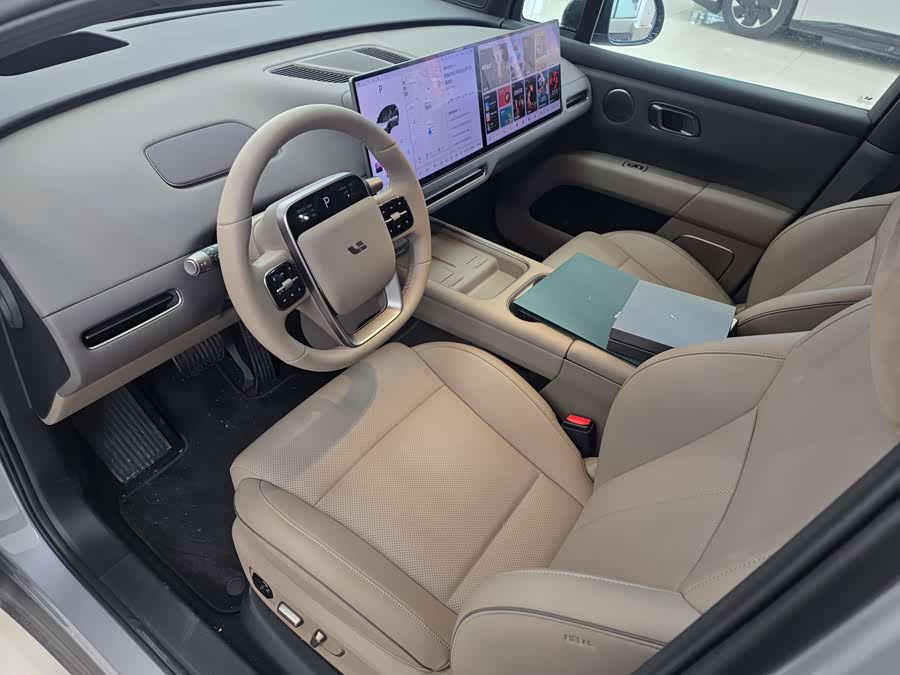 理想汽车 理想i6 2025 汽车图片 #7