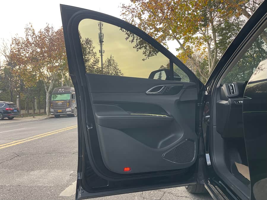 HongQi HS3 PHEV 2024 car image #7