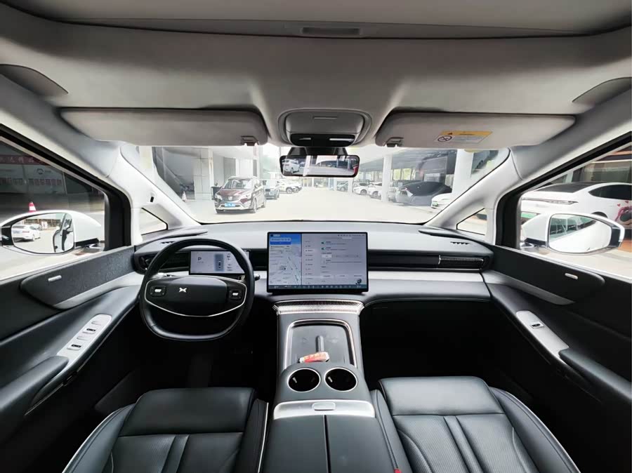 Xpeng X9 2024 صورة سيارة #7