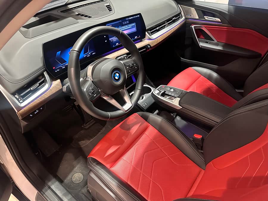 BMW iX1 2024 изображение автомобиля #7