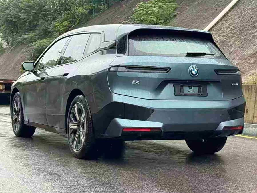 BMW iX 2023 car image #7