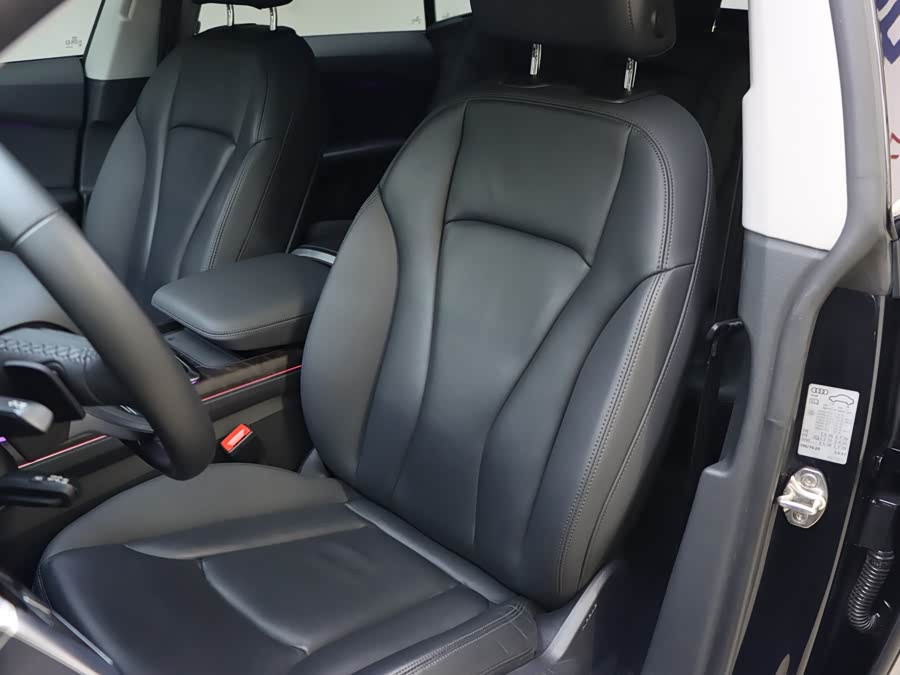 Audi Q8 2021 car image #7