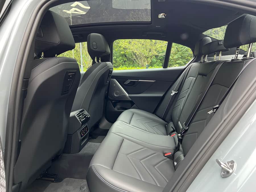 BMW i5 M60 2025 immagine di auto #7