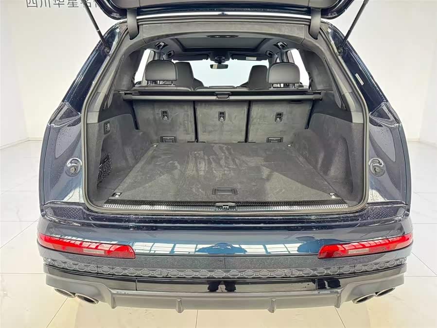 Audi SQ7 2024 car image #7