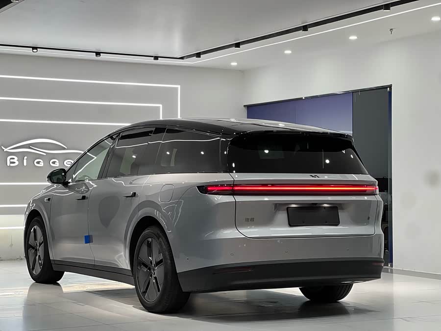 Li i8 2025 image de voiture #7