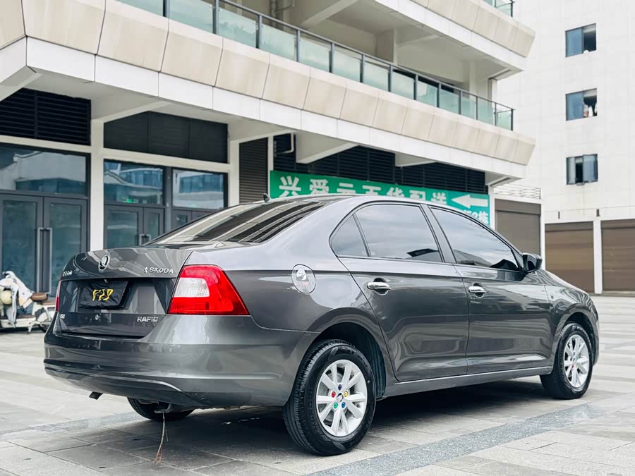 Skoda Rapid 2016 car image #7