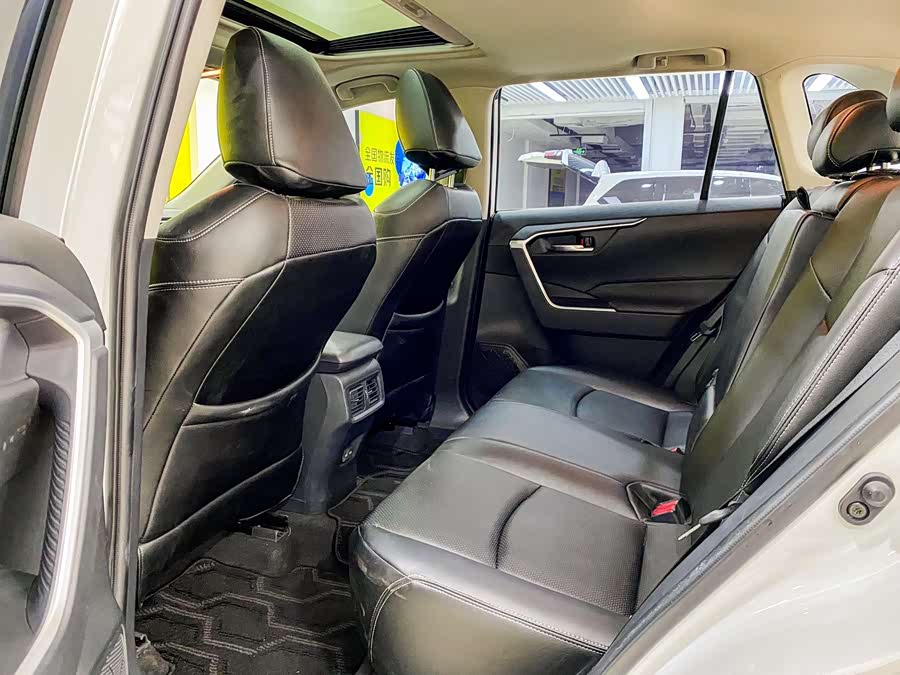 Toyota RAV4 2021 car image #7