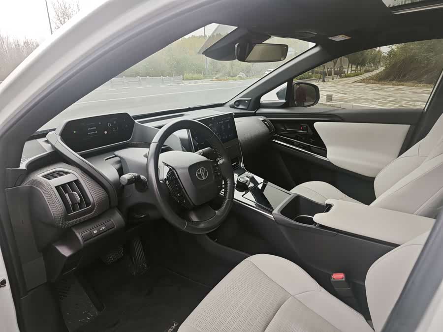 Toyota bZ4X 2022 immagine di auto #7