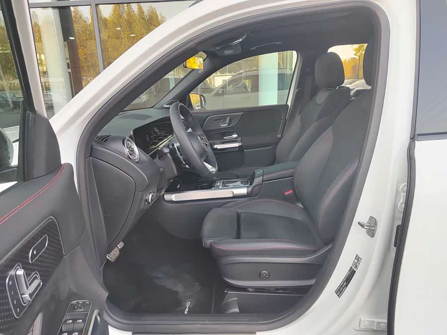 Mercedes-Benz GLB AMG 2025 imagen de coche #7