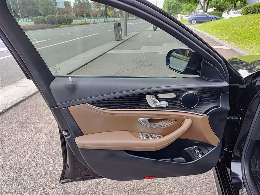 Mercedes-Benz E Class New Energy 2023 car image #7