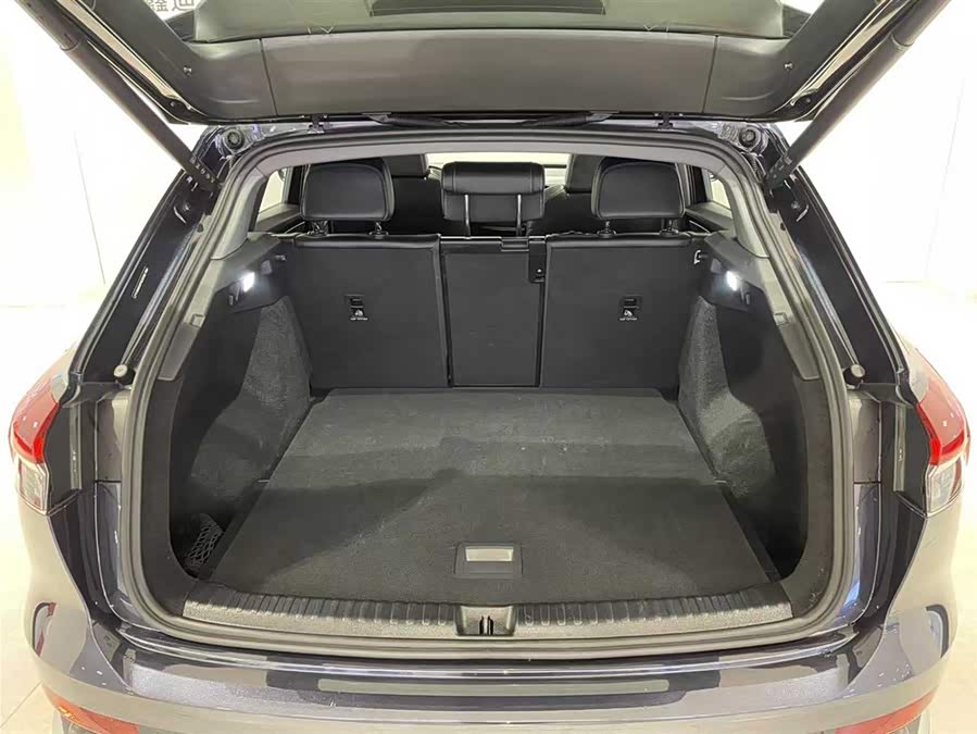 Audi Q4 e-tron 2023 صورة سيارة #7