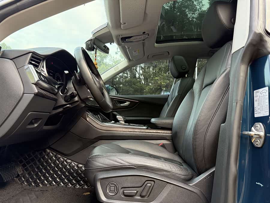 Audi Q8 2022 car image #7