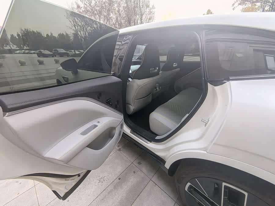 阿维塔 阿维塔11 2025 汽车图片 #7