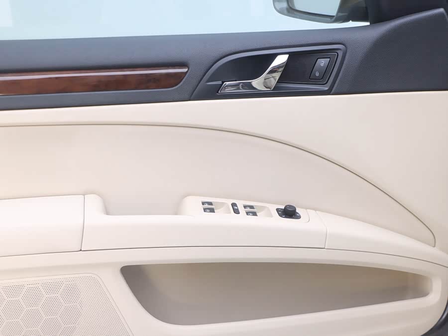 Skoda Superb 2015 car image #7