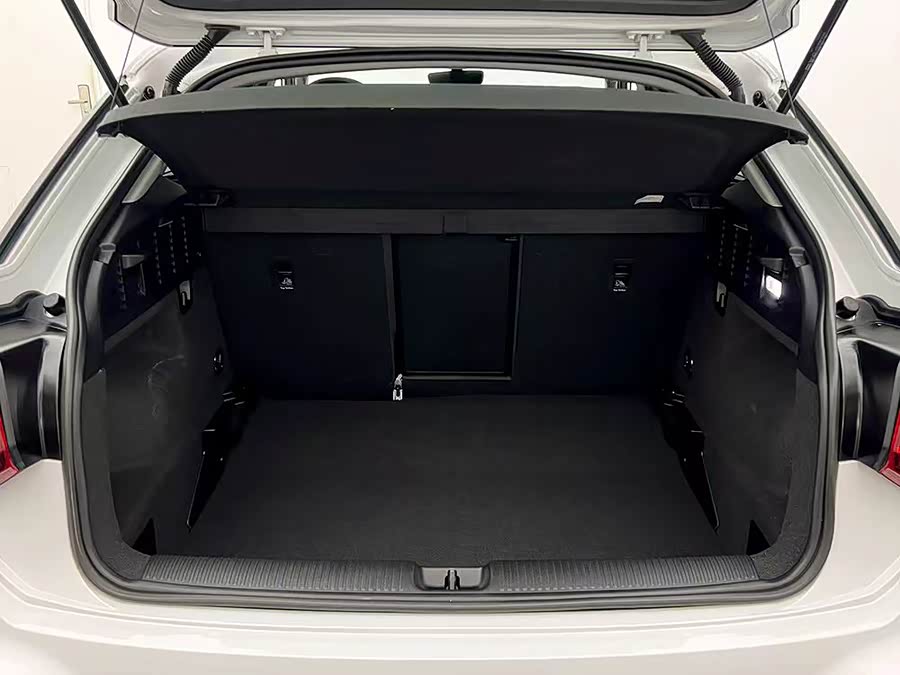 Audi Q2L 2023 car image #7