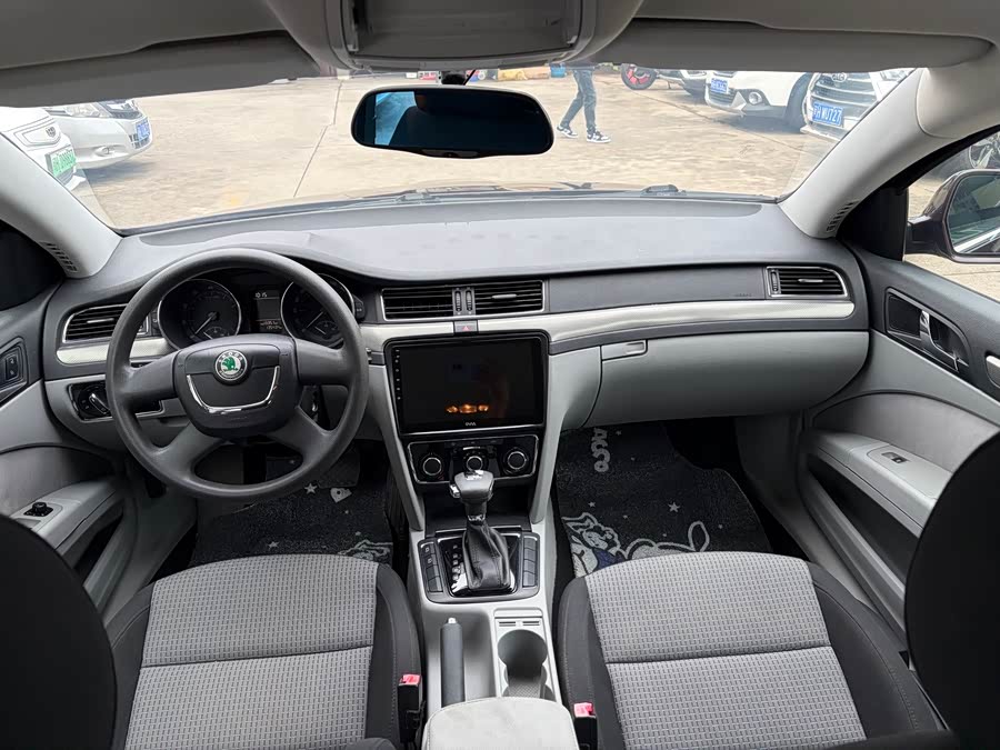 Skoda Superb 2013 car image #7