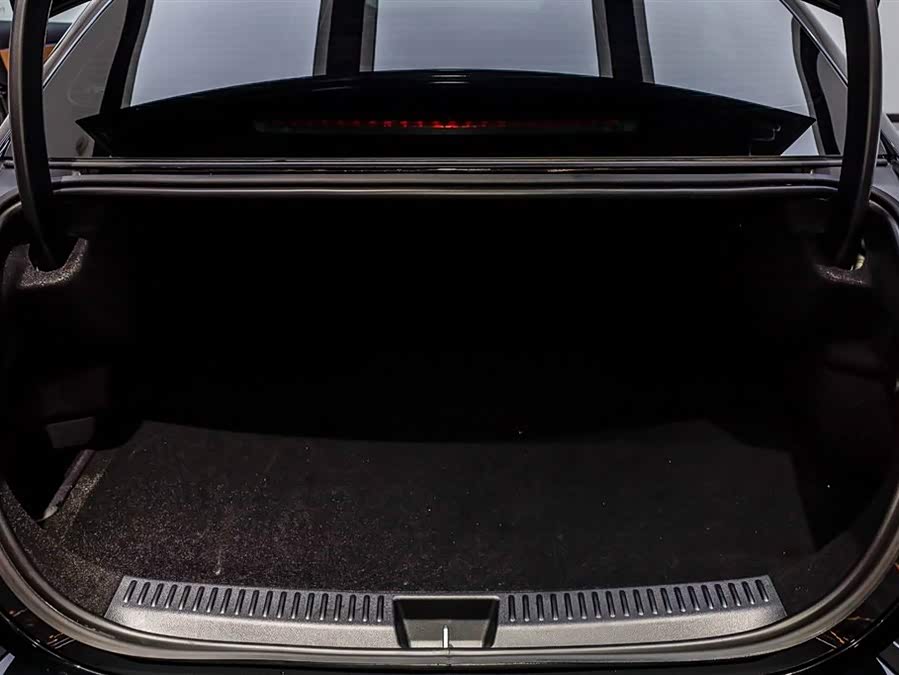 Mercedes-Benz E Class New Energy 2025 car image #7