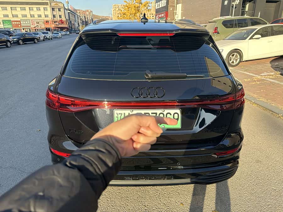 Audi Q5 e-tron 2024 صورة سيارة #7