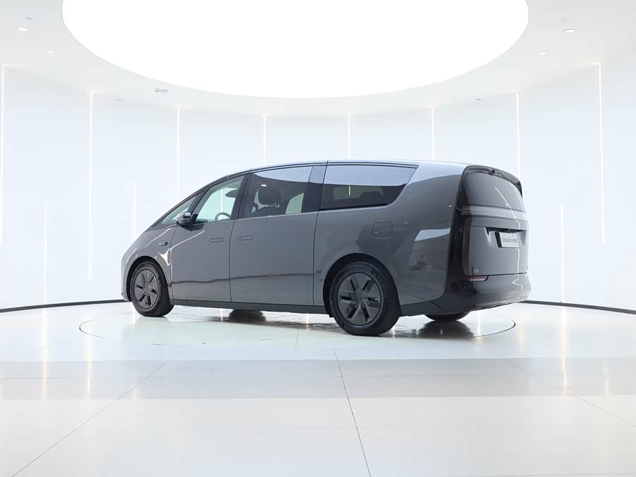 理想汽车 理想MEGA 2024 汽车图片 #7