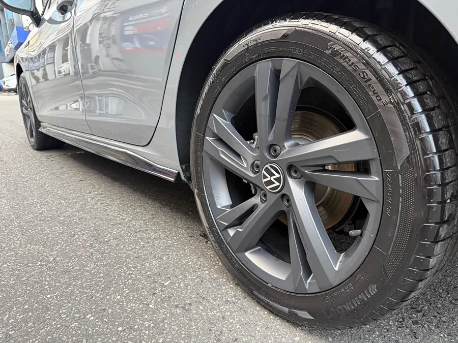 Volkswagen Golf 2022 car image #7
