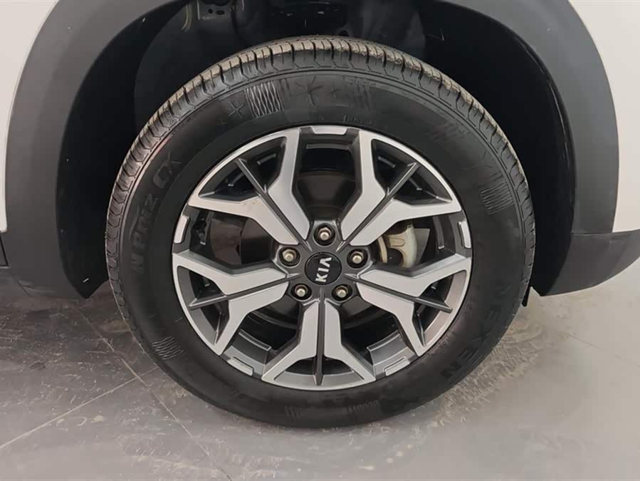 Kia Stonic 2020 car image #7