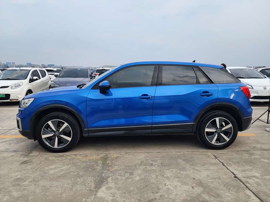 Audi Q2L e-tron 2020 car image #7