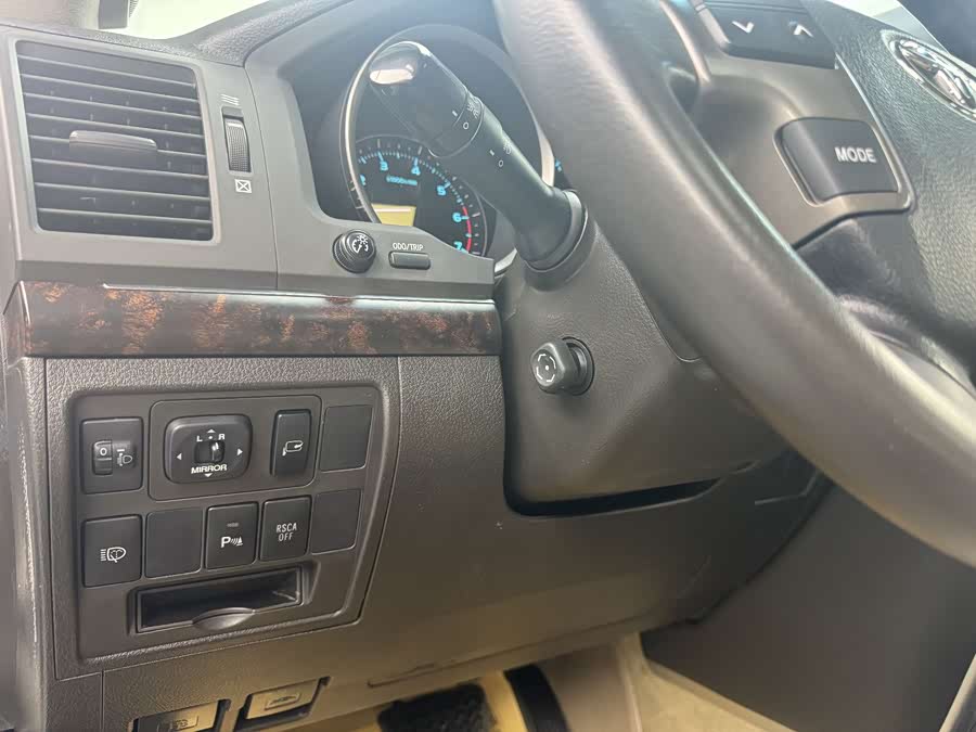 Toyota Land Cruiser 2010 car image #7