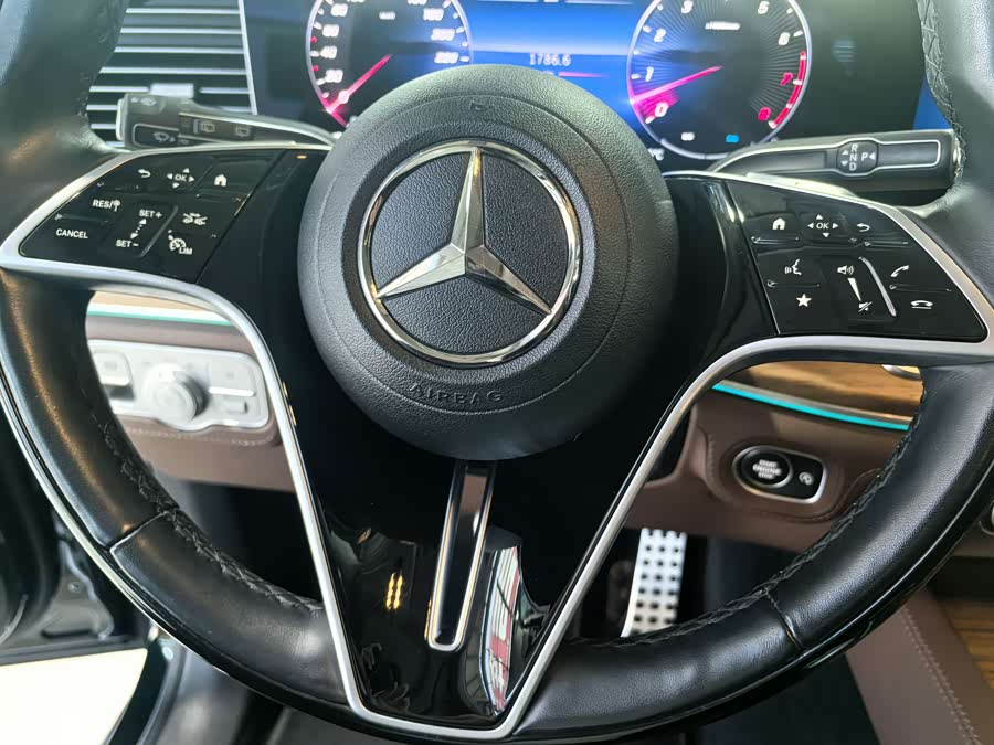 Mercedes-Benz GLS Class 2023 immagine di auto #7