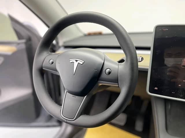 Tesla Model Y 2023 car image #7