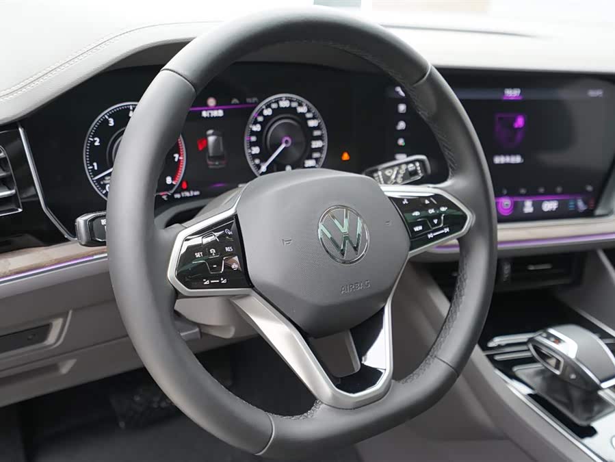 Volkswagen Touareg 2021 car image #7