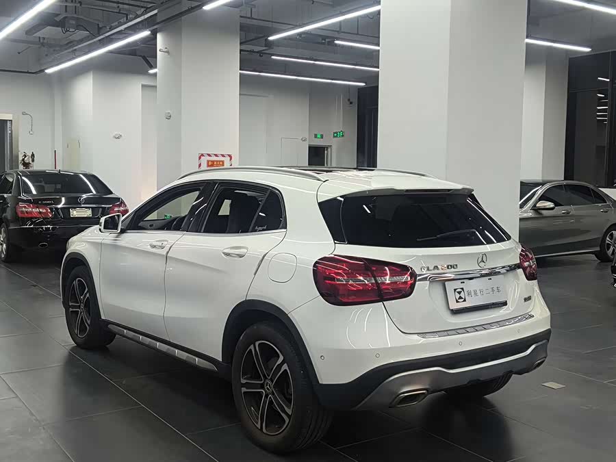 Mercedes-Benz GLA Class 2018 car image #7