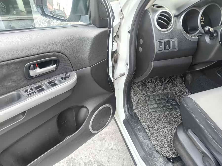 铃木 超级维特拉 2012 汽车图片 #7