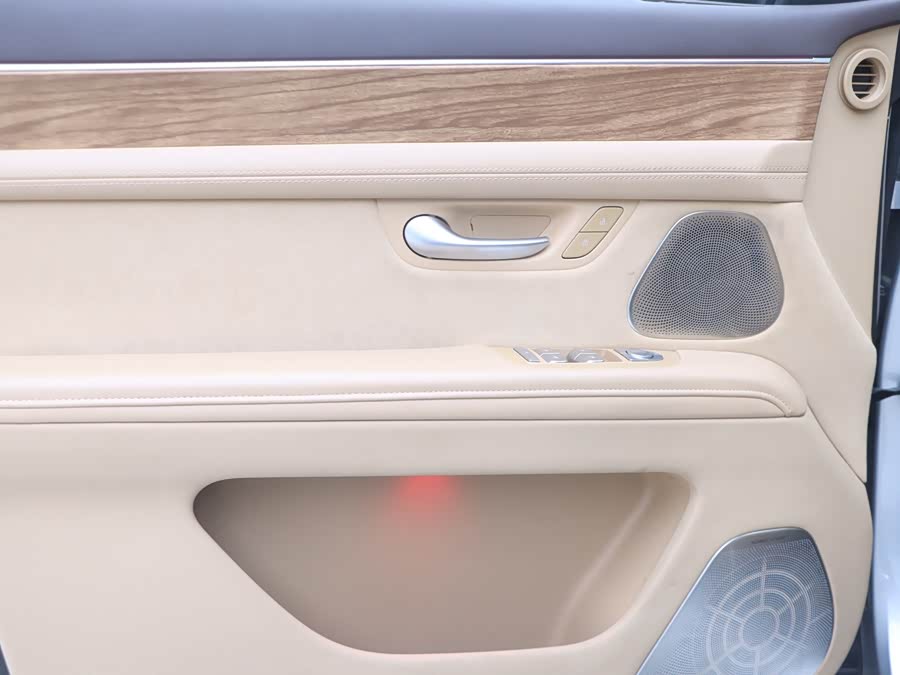 2024 car image #7