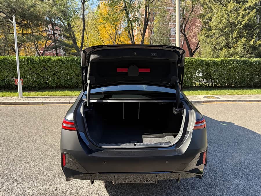 BMW i5 M60 2025 car image #7