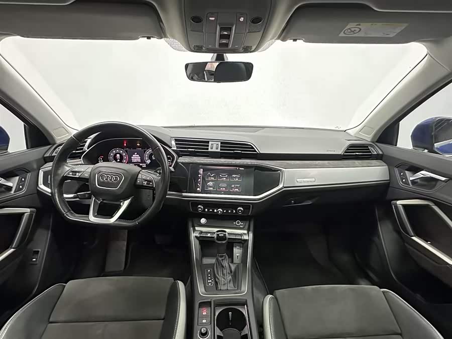 Audi Q3 2020 car image #7
