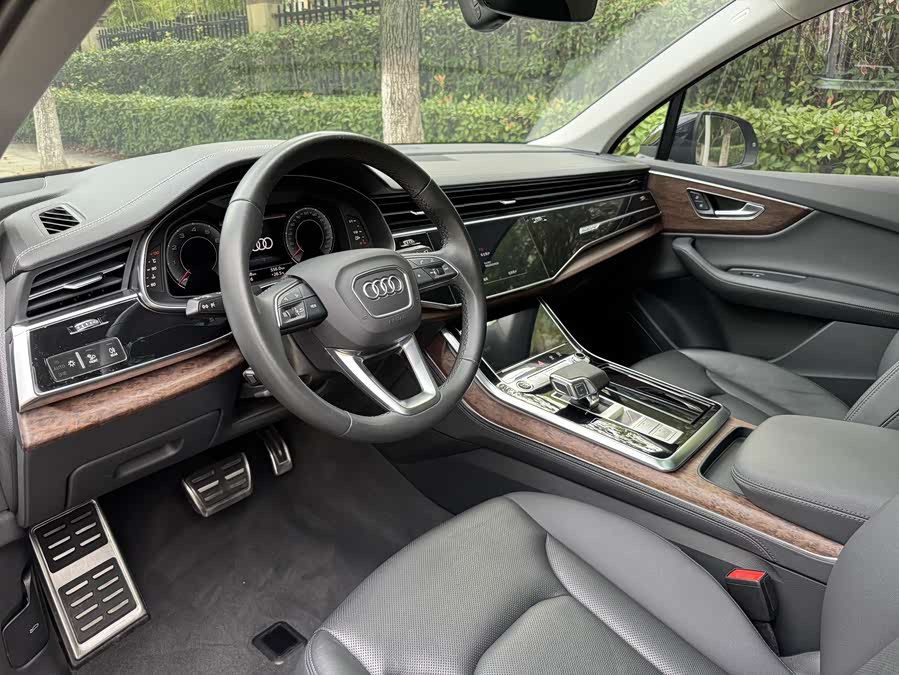 Audi Q7 2023 car image #7