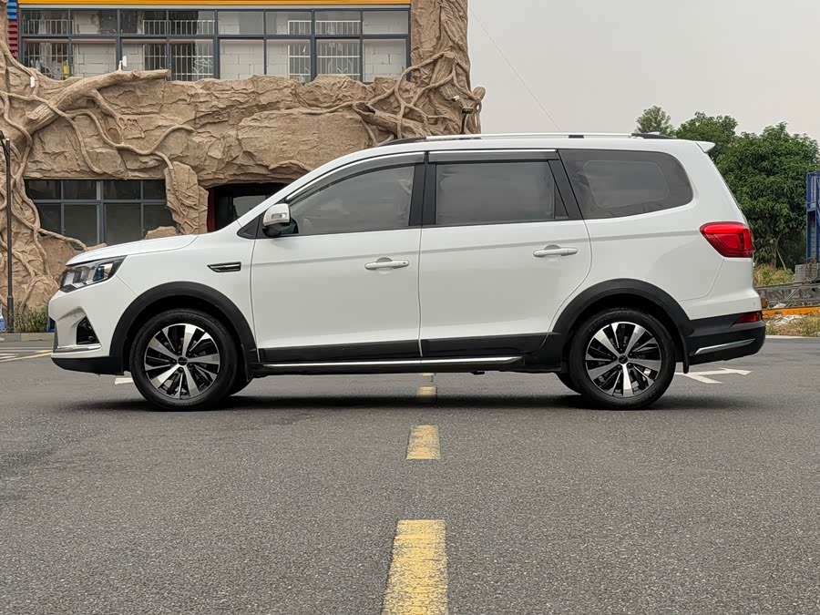 Forthing SX6 2022 car image #7